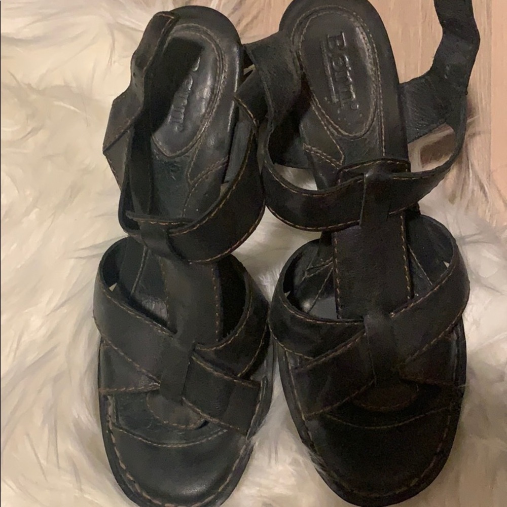 Black threaded sandal